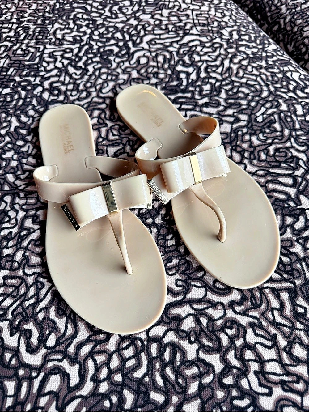 Michael Kors Jelly Bow Thong Sandals Ivory Gold Size 10